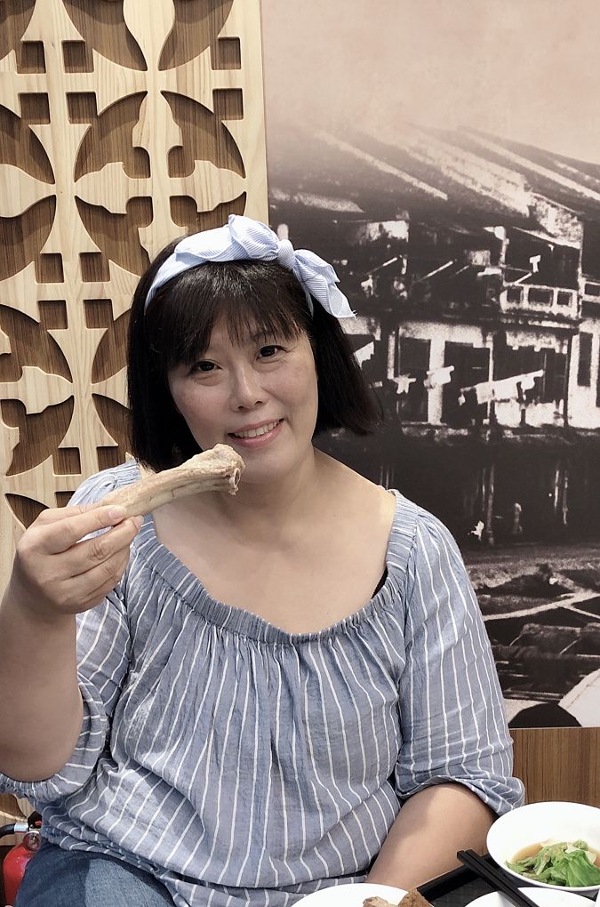 淚溝眼袋療程推薦 彥靚診所 黃政達醫師 不動刀就能告別疲憊感,自然感才是王道! 3 玻尿酸 淚溝 眼袋 肉毒 除皺 皺紋 抬頭紋 皺眉 木偶紋 法令紋 黑眼圈 熊貓針 墊下巴 下顎線 筋膜拉提 下垂 拉提 效果 費用 價格 彥靚診所 醫美 門診 醫生 桃園 台北 新竹 Dcard ppt 115062207