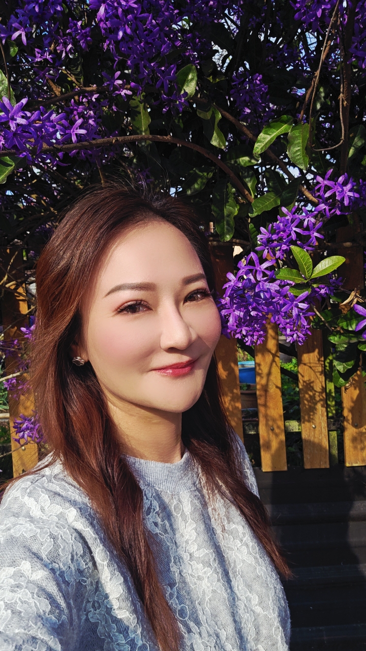 告別顯老頸紋與雞爪手!大分子玻尿酸打造高級天鵝頸與貴婦澎潤感 14 雞爪手 不動刀改善 脖紋 頸部拉提 玻尿酸 彥靚 診所 膠原蛋白 推薦 撫紋填補 價格費用 台北 桃園 新竹 頸紋 評價 黃政達 醫師 結節 凹凸不平 副作用 併發症 後遺症 心得 分享 硬塊 115061915